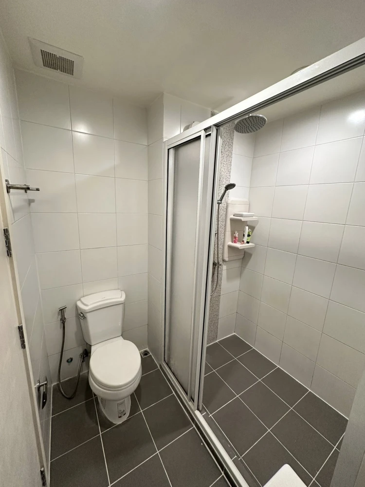 For rent Aspire Rattanathibet 2 1 bedroom 1 bathroom comes with complete furniture and electrical appliances. Don't miss out on this great deal.