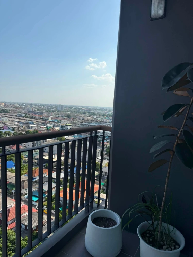For rent: Aspire Rattanathibet 2, corner unit offering privacy and spacious living area, fully furnished. Book now!
