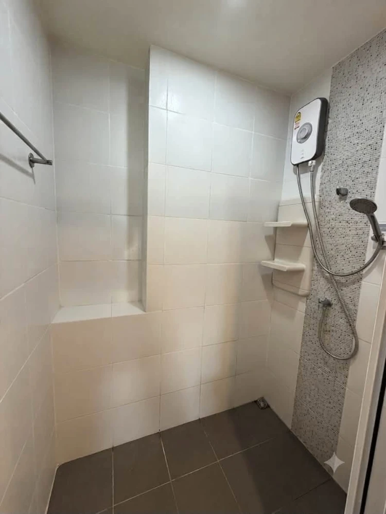 For rent: Aspire Rattanathibet 2, corner unit offering privacy and spacious living area, fully furnished. Book now!