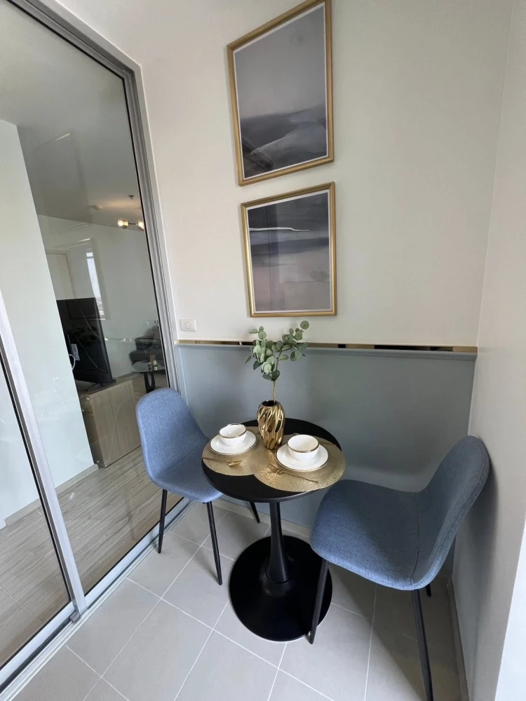 For rent: Aspire Rattanathibet 2, beautifully decorated two-bedroom unit with high-quality built-in furniture. Don't miss out!