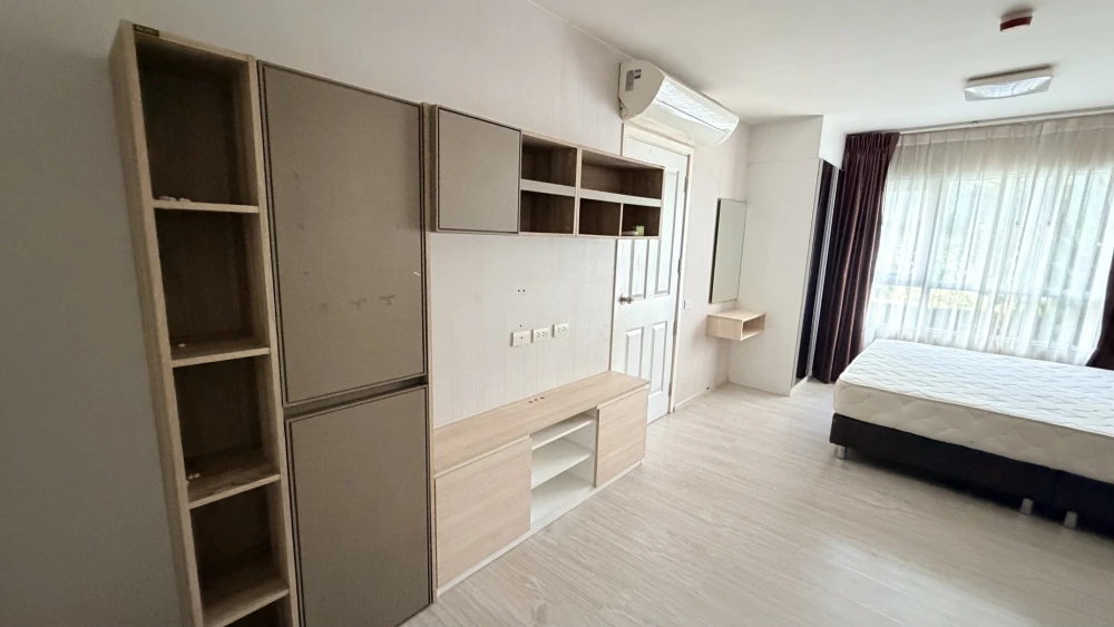 For rent: Aspire Sathorn - Taksin (Copper Zone). Low floor unit, comfortable and fully furnished. Affordable price. Complete amenities. Book now!