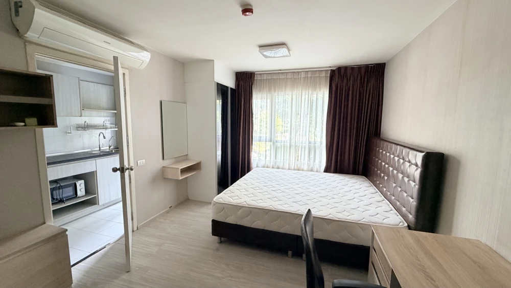 For rent: Aspire Sathorn - Taksin (Copper Zone). Low floor unit, comfortable and fully furnished. Affordable price. Complete amenities. Book now!