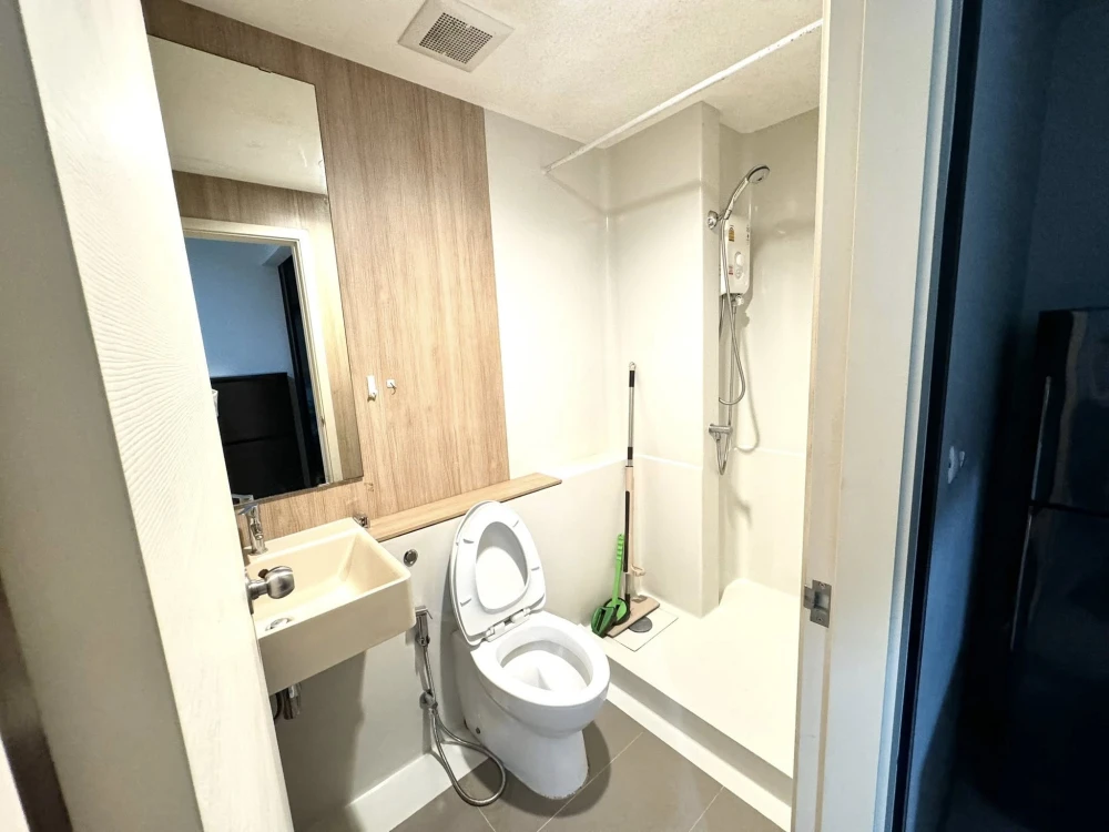 For rent: Aspire Sathorn - Taksin (Copper Zone), ready-to-move-in room, fully furnished, affordable price, just bring your own luggage and move in++