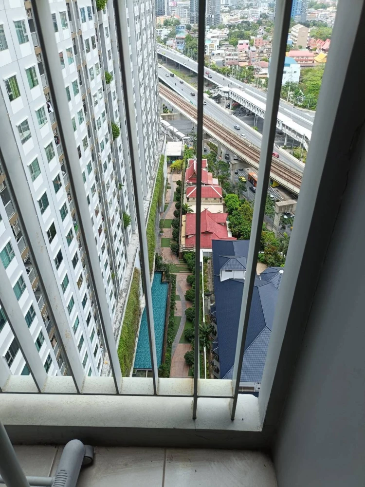 For rent Aspire Sathorn Thapra, high floor, good wind, city view, excellent visibility, hurry up and reserve before you miss the opportunity.
