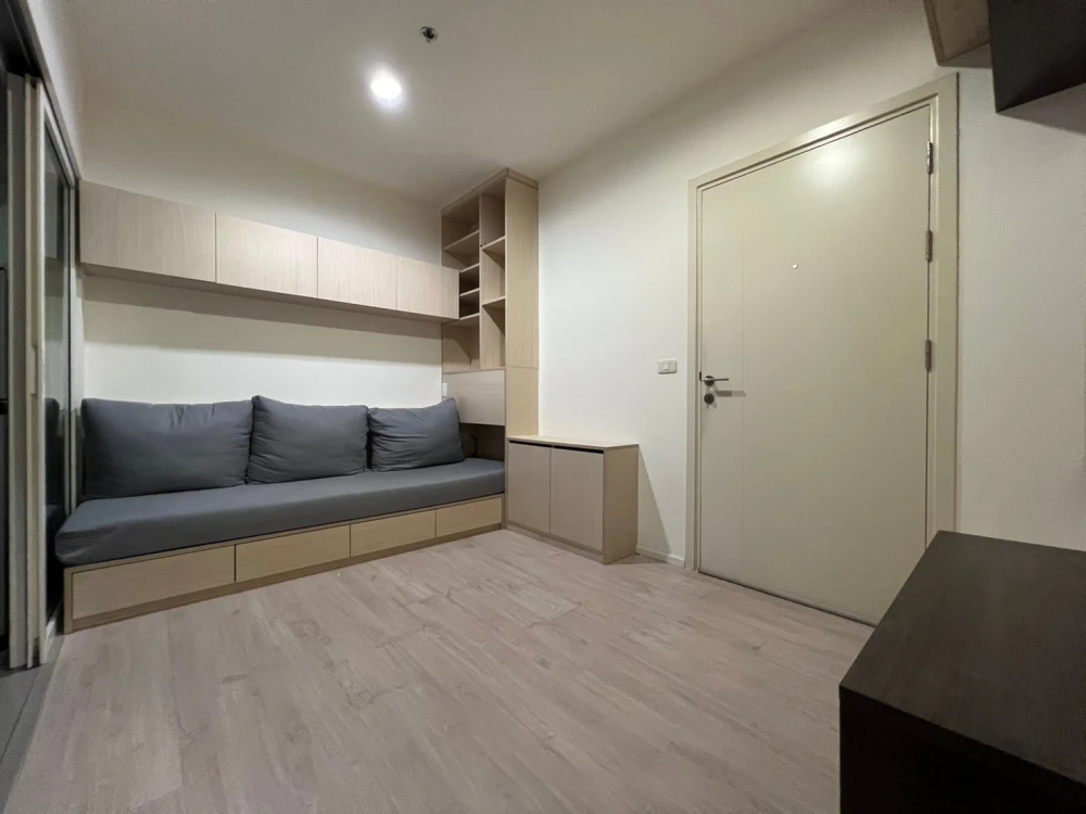 For rent: Aspire Sathorn Thapra. Nice room with high-quality built-in furniture and complete amenities. Don't miss out!
