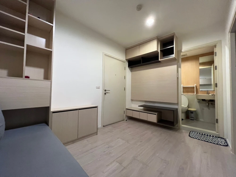 For rent: Aspire Sathorn Thapra. Nice room with high-quality built-in furniture and complete amenities. Don't miss out!