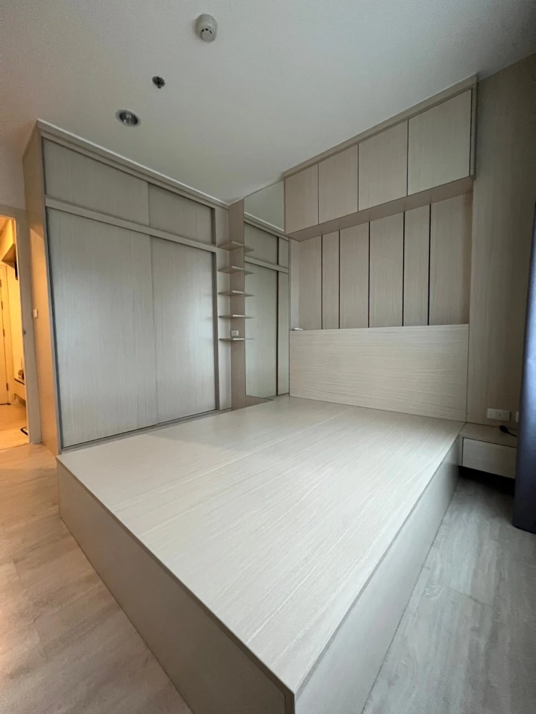For rent: Aspire Sathorn Thapra. Nice room with high-quality built-in furniture and complete amenities. Don't miss out!