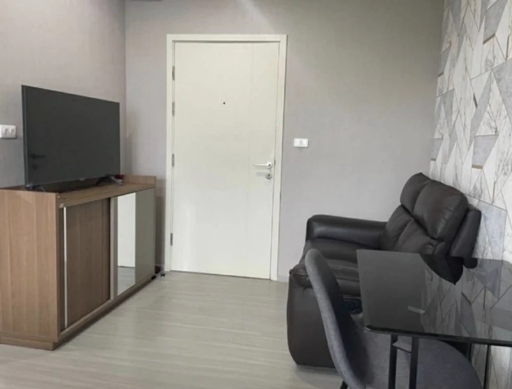 For rent: Aspire Sathorn Thapra, ready-to-move-in unit with full furnishings, affordable price. Book now!