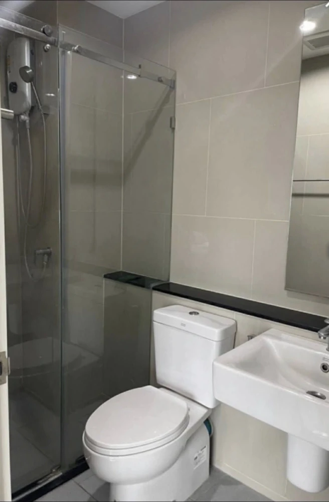 For rent: Aspire Sathorn Thapra, ready-to-move-in unit with full furnishings, affordable price. Book now!