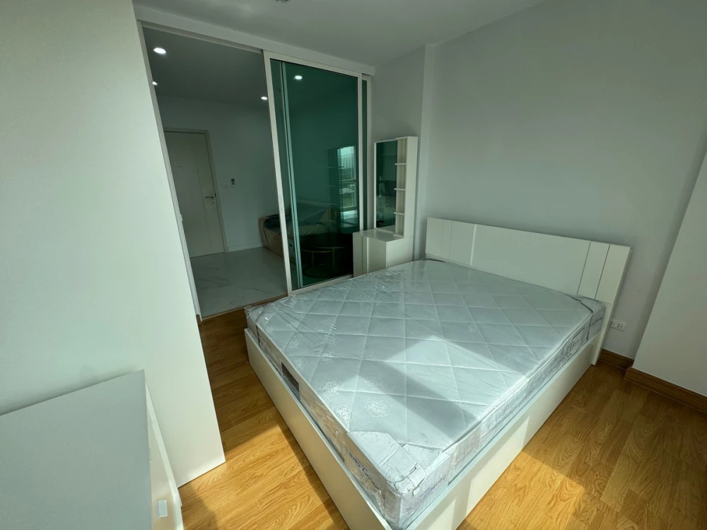 For rent: Aspire Srinakarin, 7th floor, partitioned unit, fully furnished. Book now! (Urgent!)