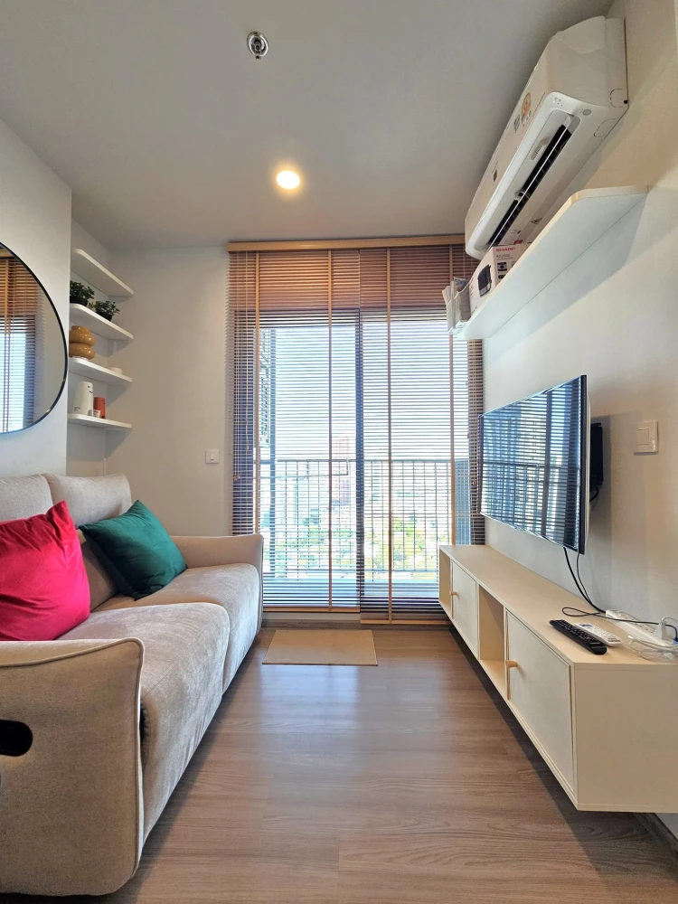 For rent: Aspire Sukhumvit - Rama 4, 1 bedroom, 1 multipurpose room, high floor, high privacy, corner unit to minimize disturbance from neighbors. Boo