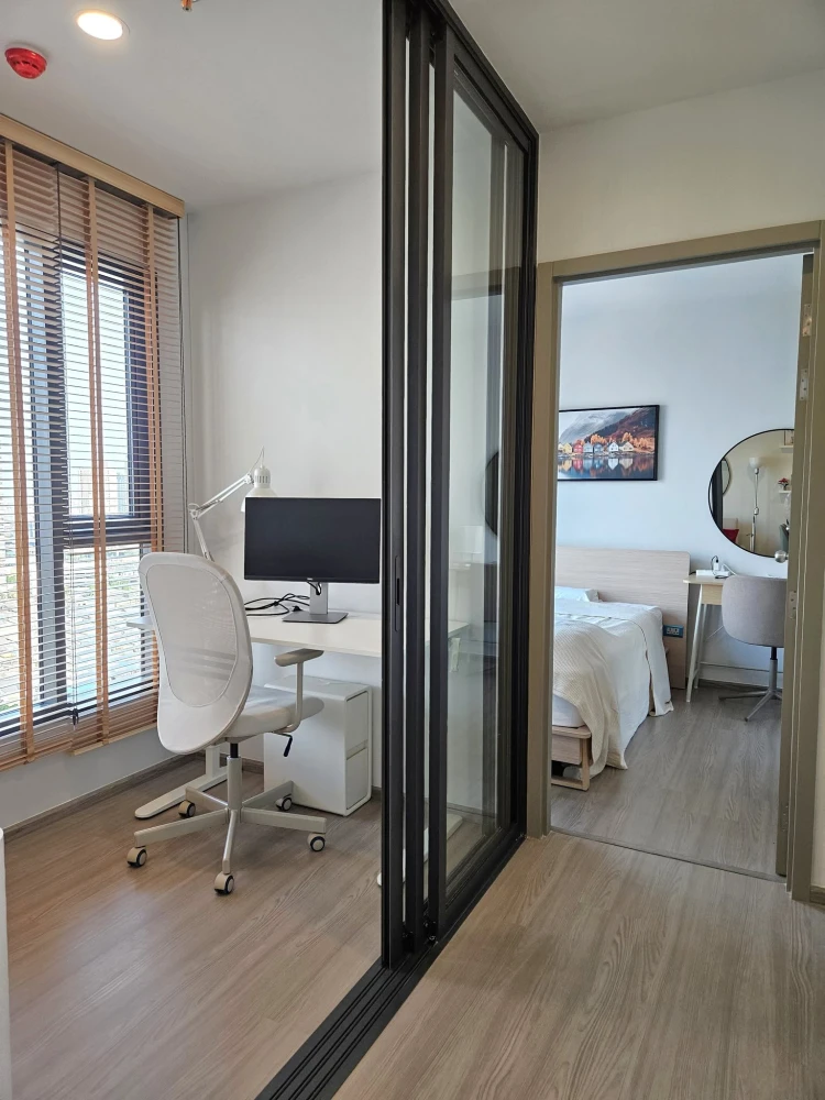 For rent: Aspire Sukhumvit - Rama 4, 1 bedroom, 1 multipurpose room, high floor, high privacy, corner unit to minimize disturbance from neighbors. Boo