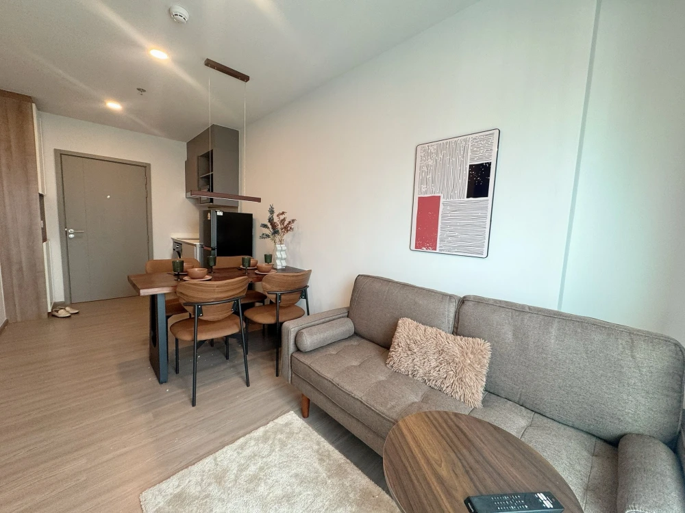 For rent: Aspire Sukhumvit - Rama 4, 2 bedrooms, high-quality built-in furniture, beautiful unblocked city view. Book now!