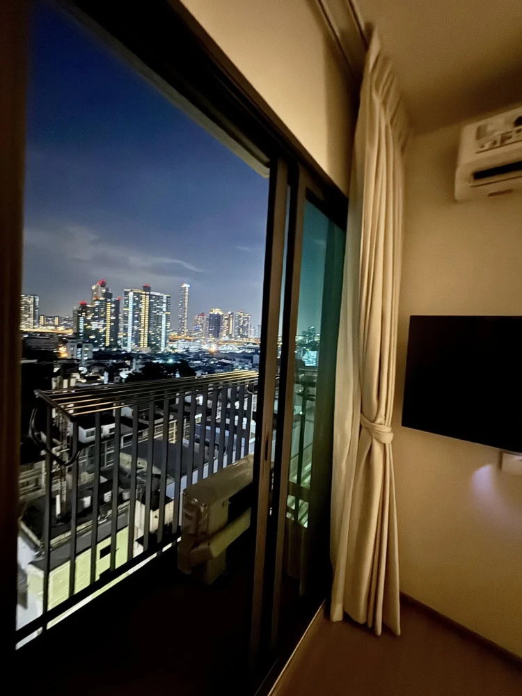 For rent: Aspire Sukhumvit - Rama 4, 2 bedrooms, high-quality built-in furniture, beautiful unblocked city view. Book now!