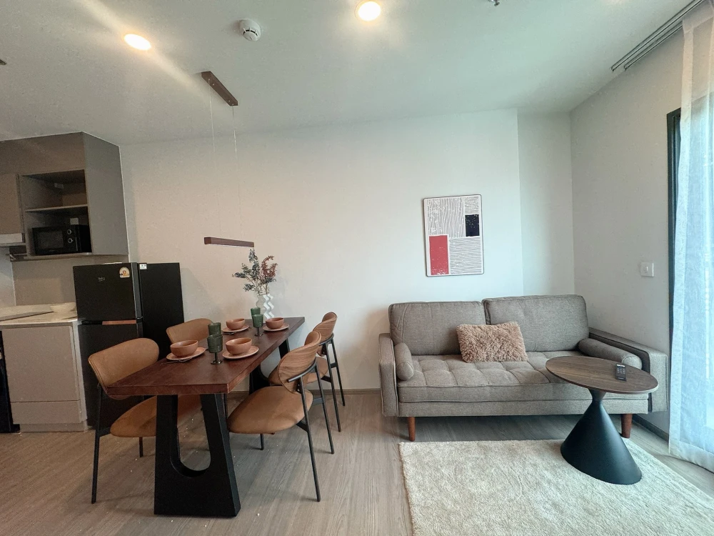 For rent: Aspire Sukhumvit - Rama 4, 2 bedrooms, high-quality built-in furniture, beautiful unblocked city view. Book now!