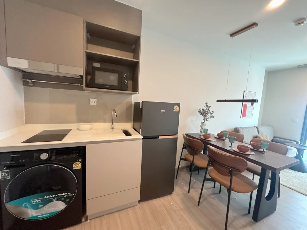 For rent: Aspire Sukhumvit - Rama 4, 2 bedrooms, high-quality built-in furniture, beautiful unblocked city view. Book now!