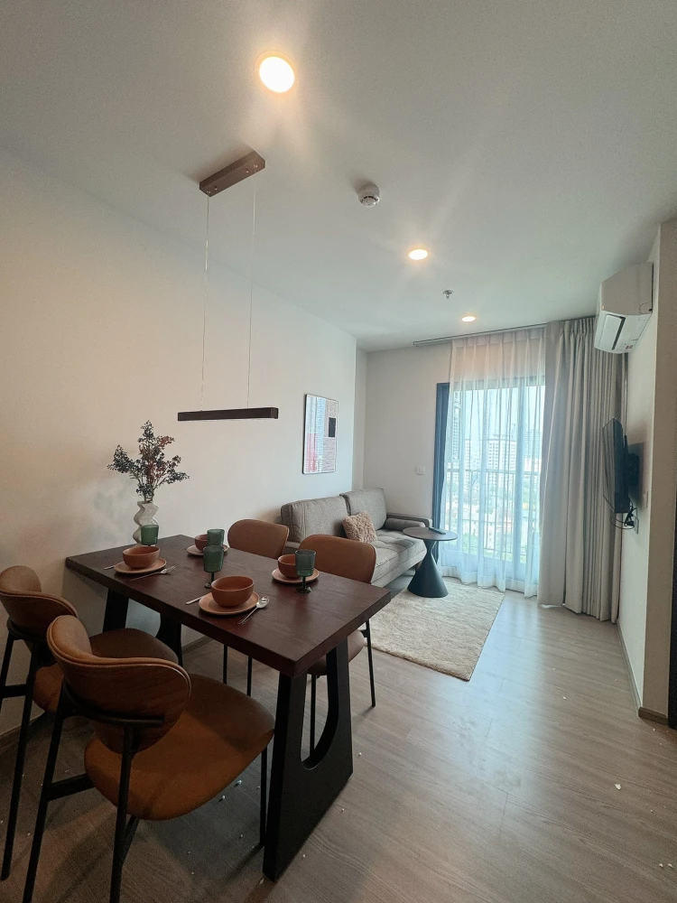 For rent: Aspire Sukhumvit - Rama 4, 2 bedrooms, high-quality built-in furniture, beautiful unblocked city view. Book now!