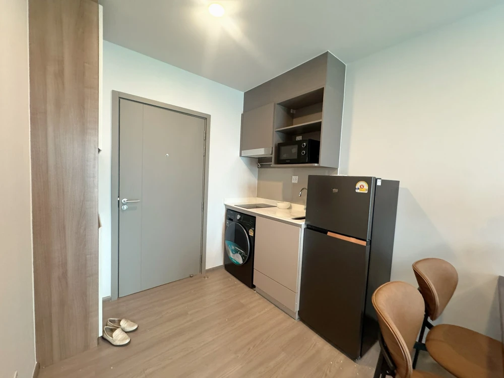 For rent: Aspire Sukhumvit - Rama 4, 2 bedrooms, high-quality built-in furniture, beautiful unblocked city view. Book now!