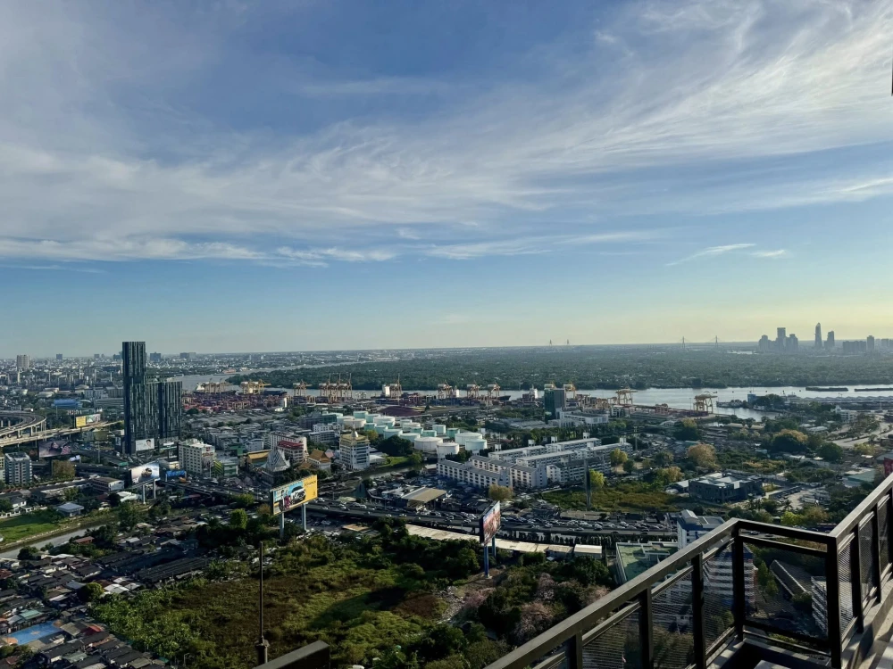 For rent: Aspire Sukhumvit - Rama 4, 2 bedrooms, high-quality built-in furniture, beautiful unblocked city view. Book now!