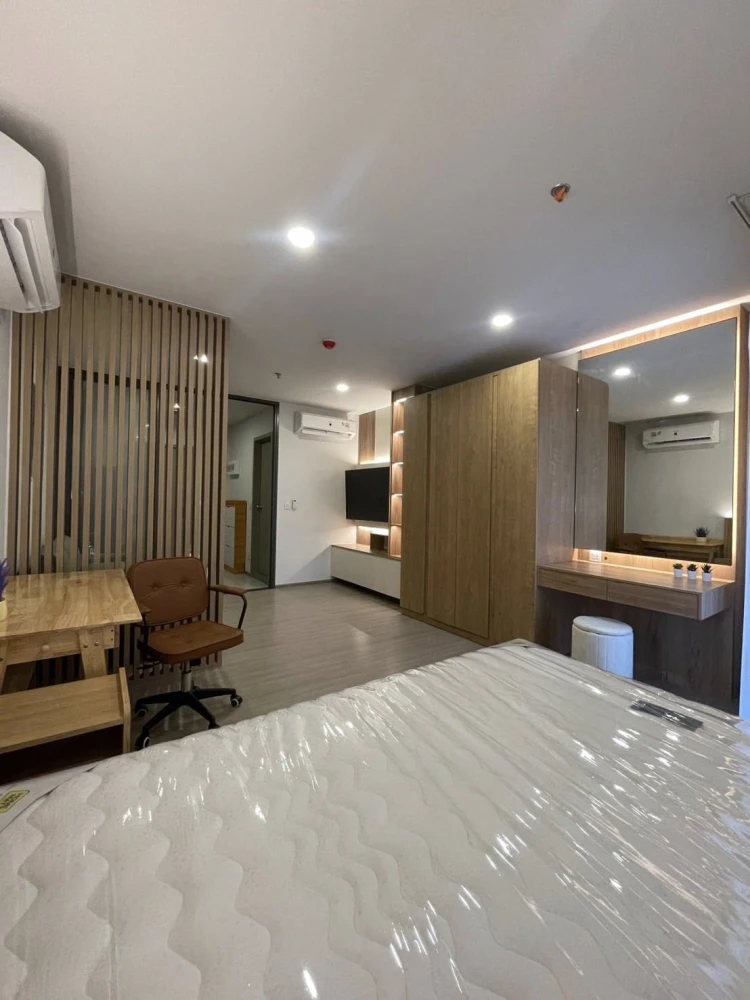 For rent: Aspire Sukhumvit - Rama 4, 10th floor, unobstructed view, no tall buildings blocking the view, with stunning built-in furniture. Don't miss