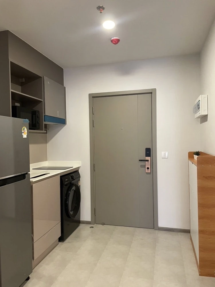 For rent: Aspire Sukhumvit - Rama 4, 10th floor, unobstructed view, no tall buildings blocking the view, with stunning built-in furniture. Don't miss