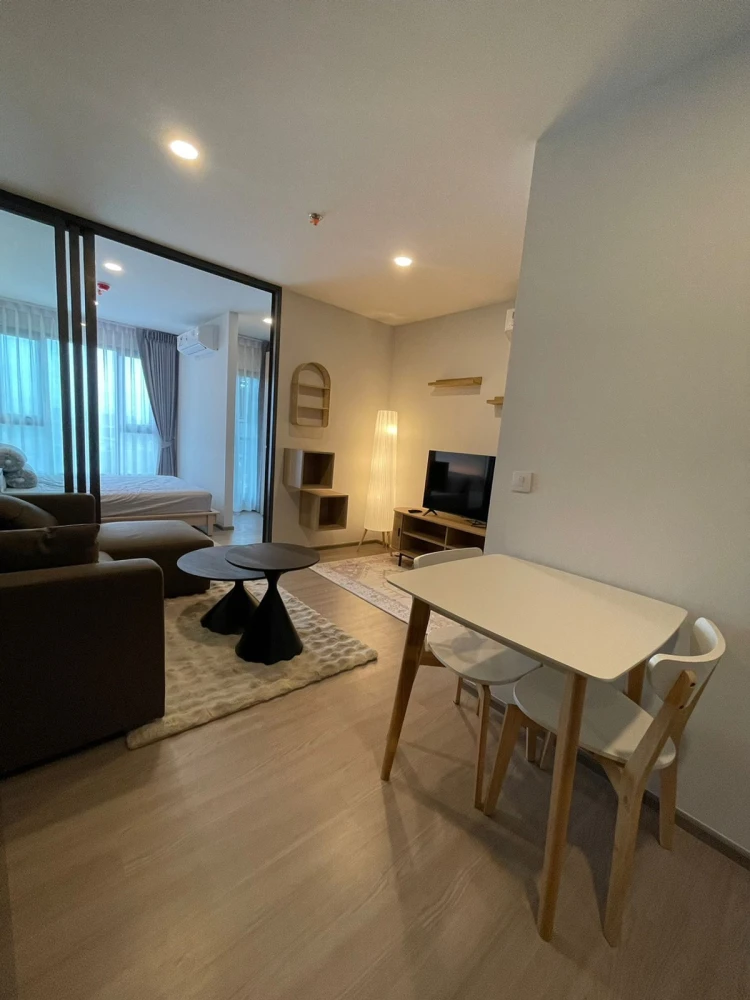 For rent: Aspire Sukhumvit - Rama 4, 18th floor, fully furnished, very livable. Book now! (Hurry!)