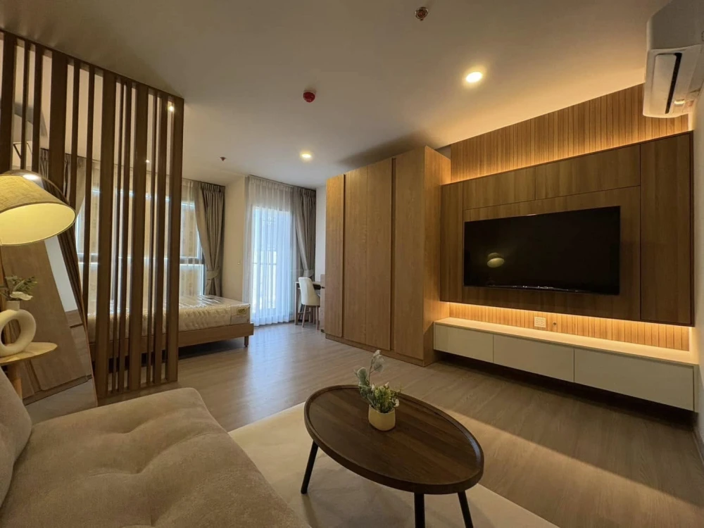 For rent: Aspire Sukhumvit - Rama 4, 19th floor. Unobstructed view, no tall buildings blocking the view. Minimalist decor, very comfortable to live in
