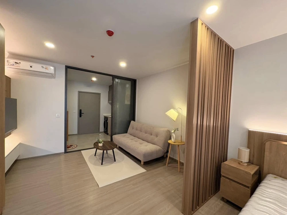 For rent: Aspire Sukhumvit - Rama 4, 19th floor. Unobstructed view, no tall buildings blocking the view. Minimalist decor, very comfortable to live in