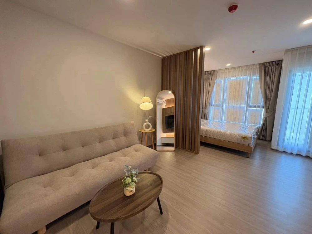 For rent: Aspire Sukhumvit - Rama 4, 19th floor. Unobstructed view, no tall buildings blocking the view. Minimalist decor, very comfortable to live in