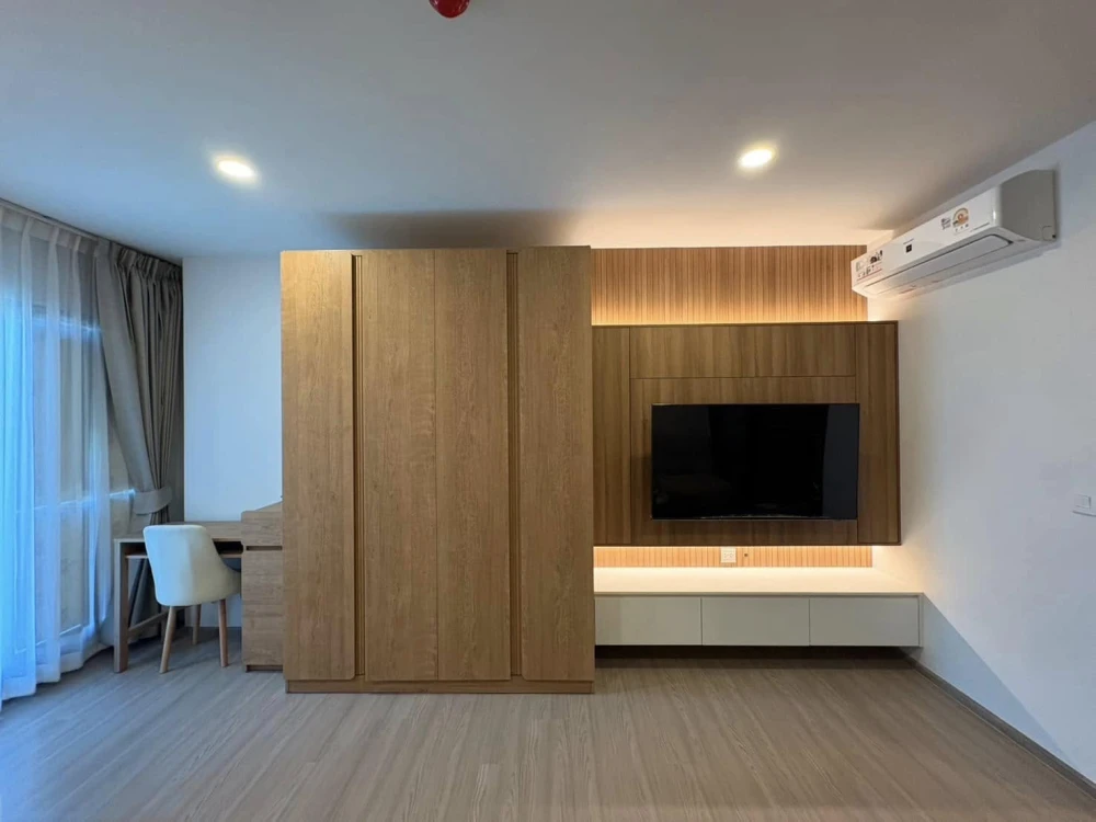For rent: Aspire Sukhumvit - Rama 4, 19th floor. Unobstructed view, no tall buildings blocking the view. Minimalist decor, very comfortable to live in