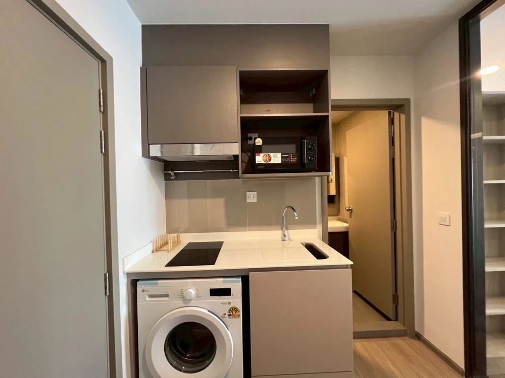 For rent: Aspire Sukhumvit - Rama 4, 24th floor, unobstructed city view, no construction noise. Fully furnished with built-in furniture. Ready to move