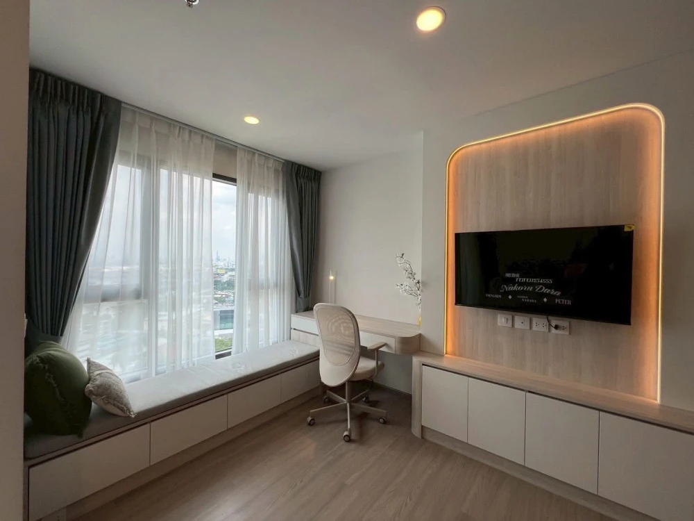 For rent: Aspire Sukhumvit - Rama 4, 24th floor, unobstructed city view, no construction noise. Fully furnished with built-in furniture. Ready to move