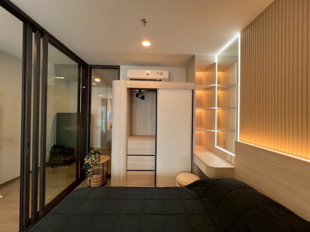 For rent: Aspire Sukhumvit - Rama 4, 24th floor, unobstructed city view, no construction noise. Fully furnished with built-in furniture. Ready to move