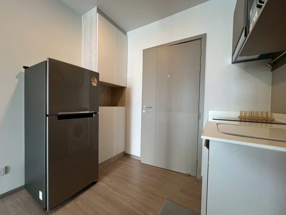 For rent: Aspire Sukhumvit - Rama 4, 24th floor, unobstructed city view, no construction noise. Fully furnished with built-in furniture. Ready to move