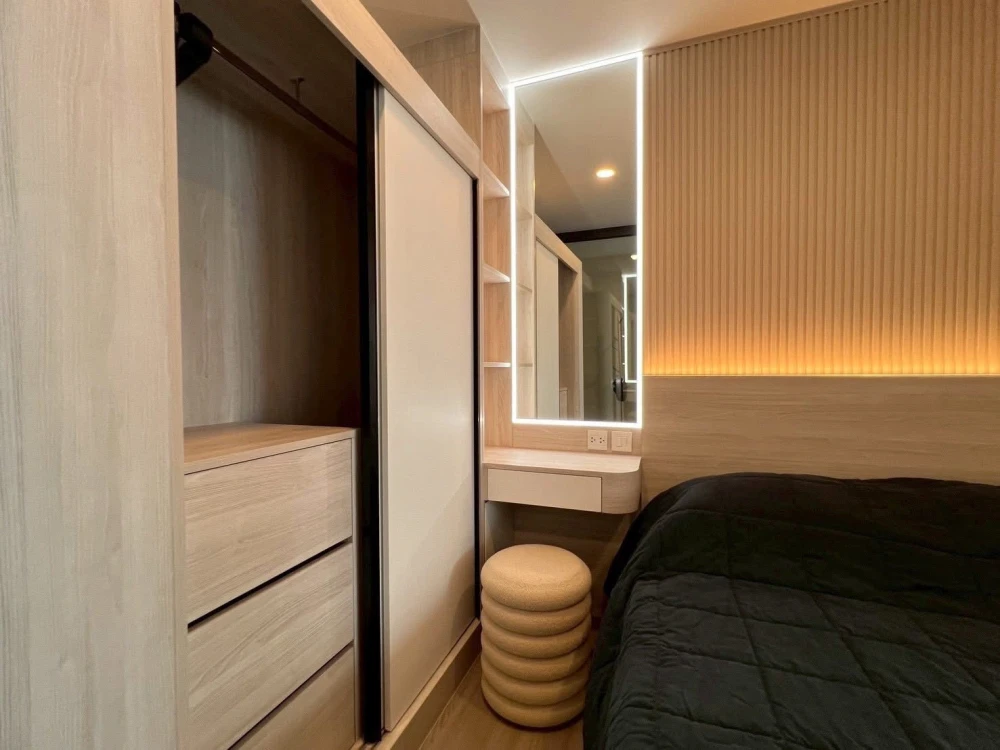 For rent: Aspire Sukhumvit - Rama 4, 24th floor, unobstructed city view, no construction noise. Fully furnished with built-in furniture. Ready to move
