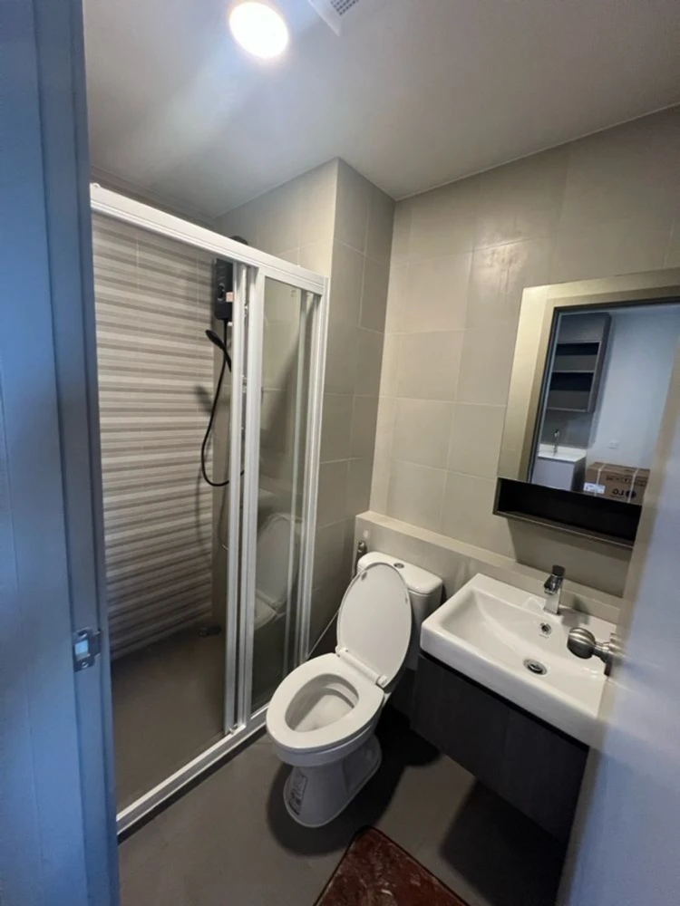 For rent: Aspire Sukhumvit - Rama 4, 8th floor, fully furnished, very livable. Book now! (Quickly!)