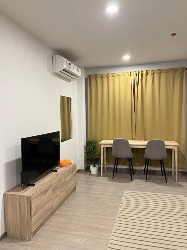 For rent: Aspire Sukhumvit - Rama 4. Stunning city views with no obstructions. Bright, airy, and comfortable atmosphere.
