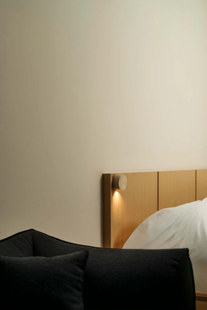 For rent: Aspire Sukhumvit - Rama 4, minimalist studio with pool and tree views. Book now!