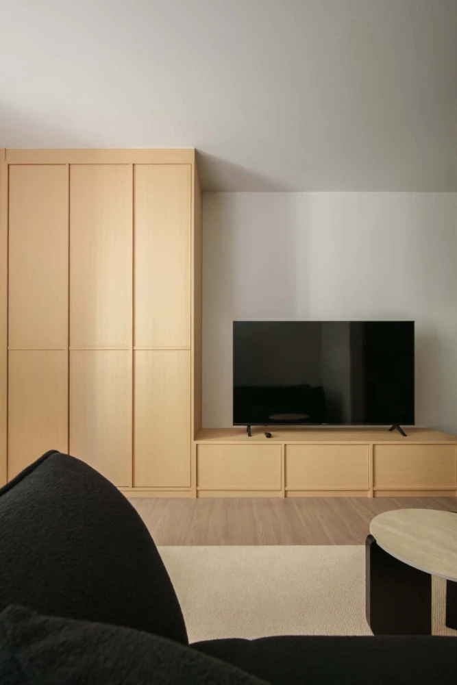 For rent: Aspire Sukhumvit - Rama 4, minimalist studio with pool and tree views. Book now!