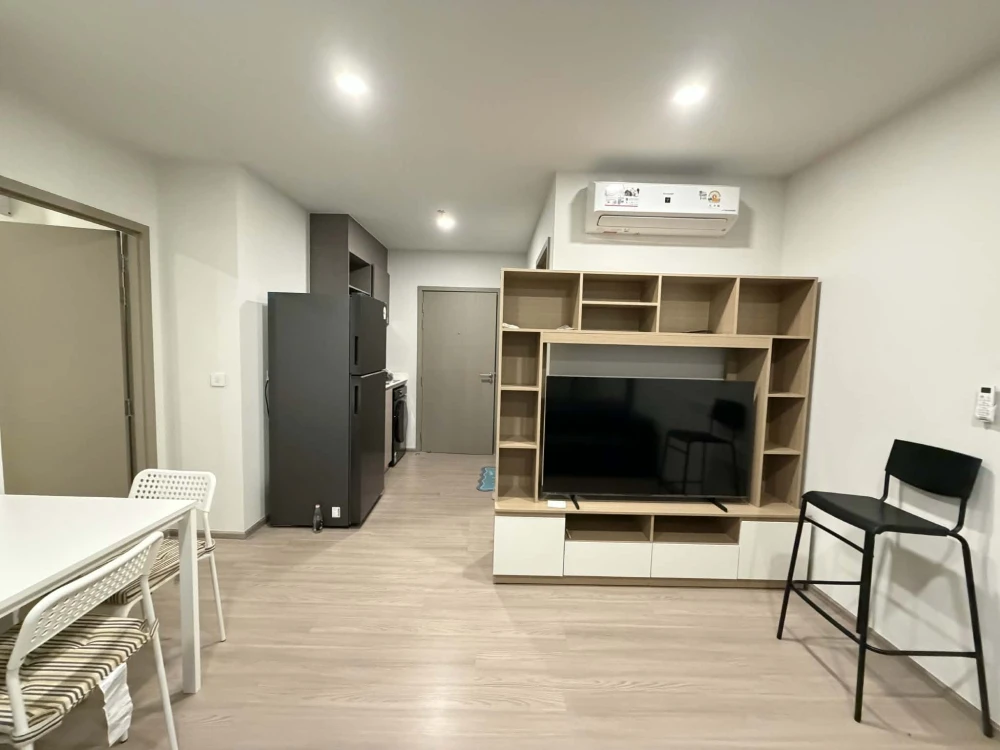 For rent: Aspire Sukhumvit - Rama 4, high floor unit, great location, beautiful unblocked view, fully furnished. Book now!