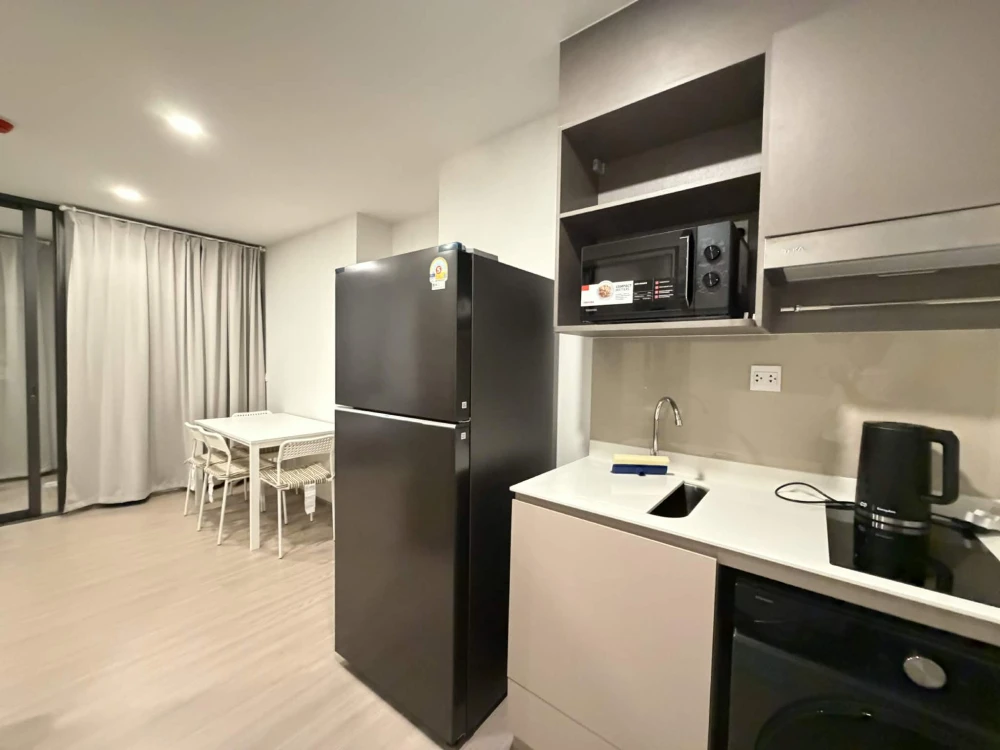 For rent: Aspire Sukhumvit - Rama 4, high floor unit, great location, beautiful unblocked view, fully furnished. Book now!