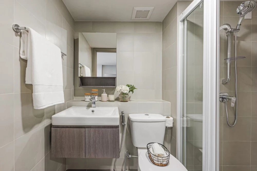 For rent: Aspire Sukhumvit - Rama 4. Nice room, high floor, good ventilation. Book now!