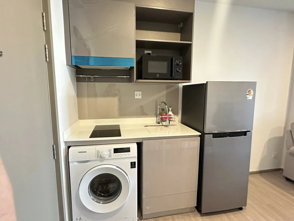 For rent: Aspire Sukhumvit - Rama 4, corner room, not crowded, fully furnished, beautiful view, just bring your bags and move in.