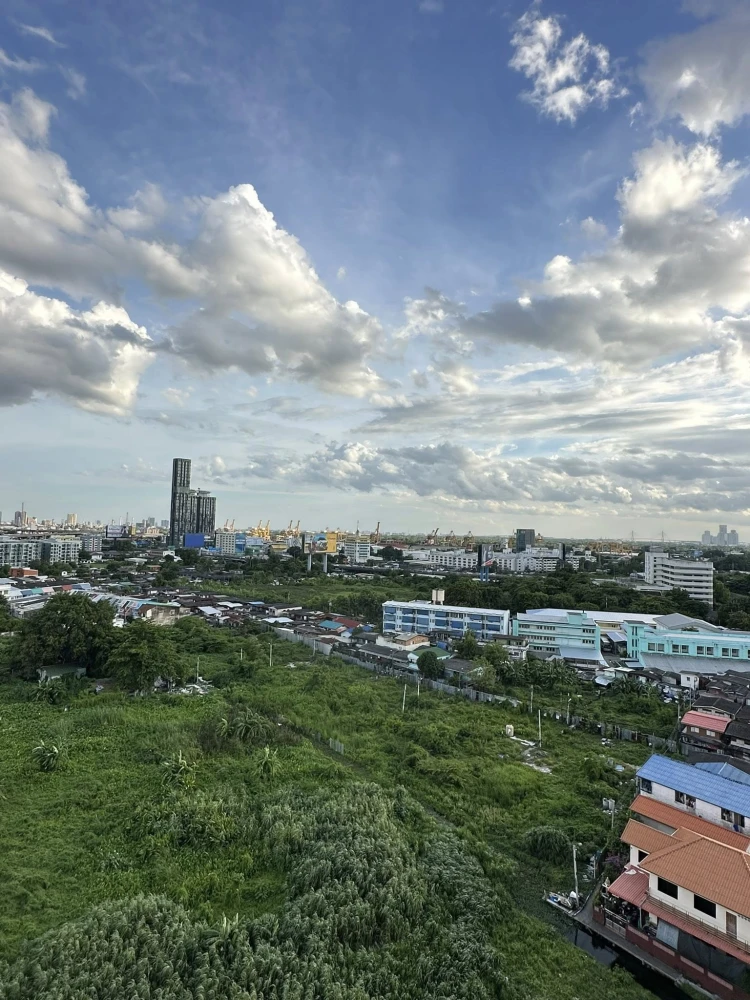 For rent: Aspire Sukhumvit - Rama 4, corner room, not crowded, fully furnished, beautiful view, just bring your bags and move in.