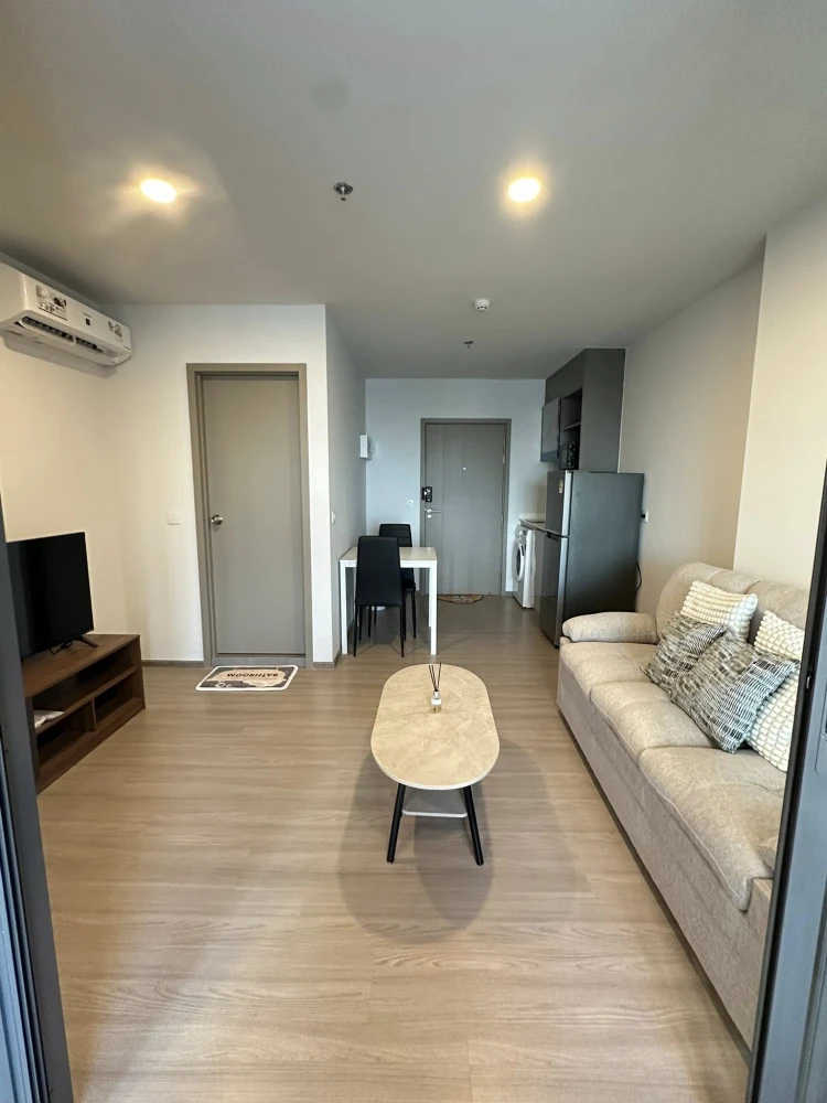 For rent: Aspire Sukhumvit - Rama 4, corner room, not crowded, fully furnished, beautiful view, just bring your bags and move in.