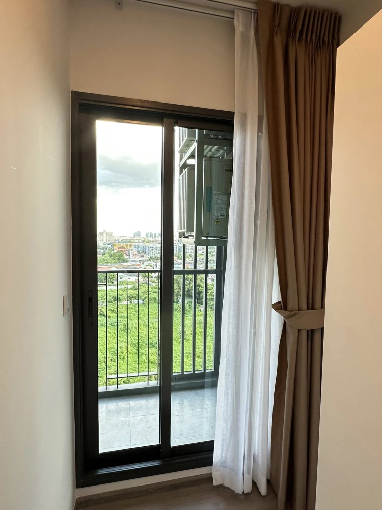 For rent: Aspire Sukhumvit - Rama 4, corner room, not crowded, fully furnished, beautiful view, just bring your bags and move in.