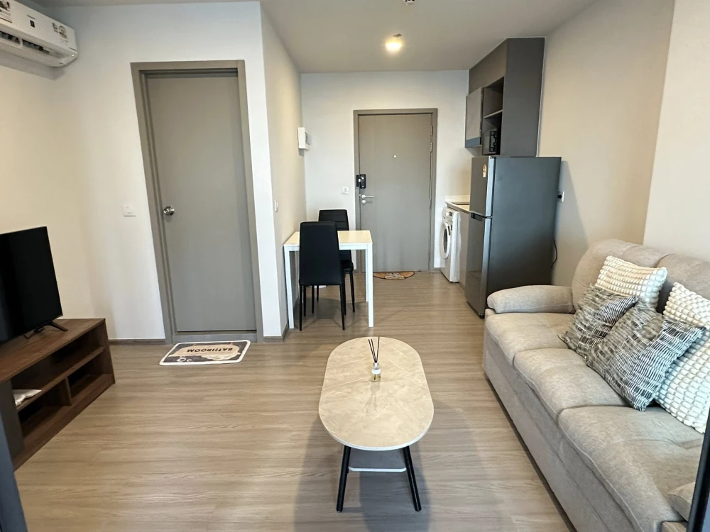 For rent: Aspire Sukhumvit - Rama 4, corner room, not crowded, fully furnished, beautiful view, just bring your bags and move in.