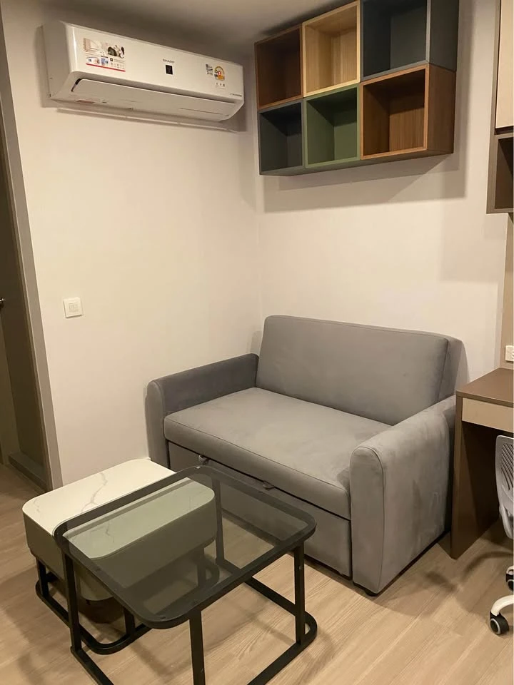 For rent: Aspire Sukhumvit - Rama 4, studio room, fully furnished with stunning built-in furniture. Don't miss out!