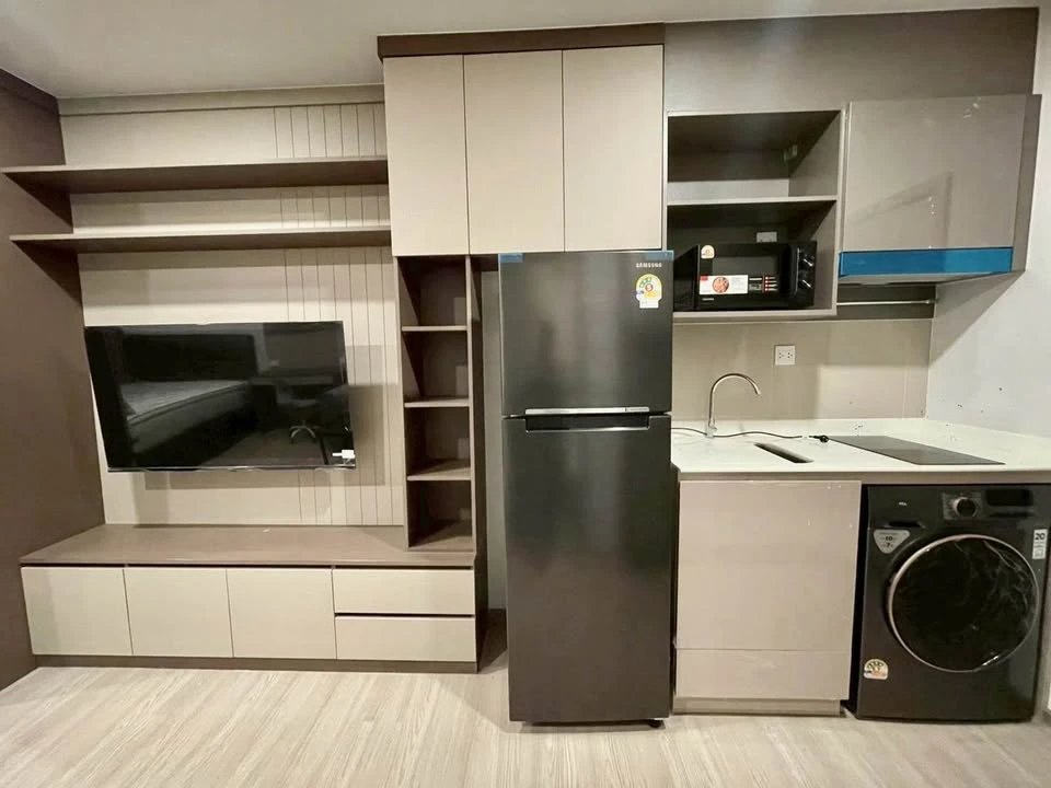 For rent: Aspire Sukhumvit - Rama 4, studio room, fully furnished with stunning built-in furniture. Don't miss out!