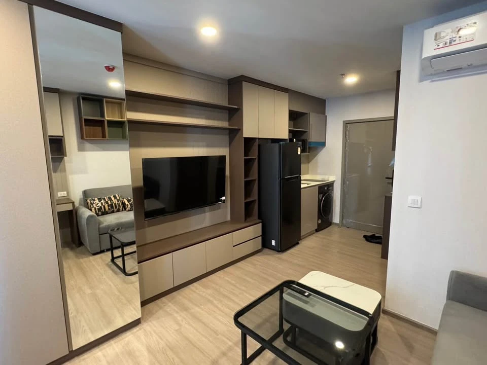 For rent: Aspire Sukhumvit - Rama 4, studio room, fully furnished with stunning built-in furniture. Don't miss out!